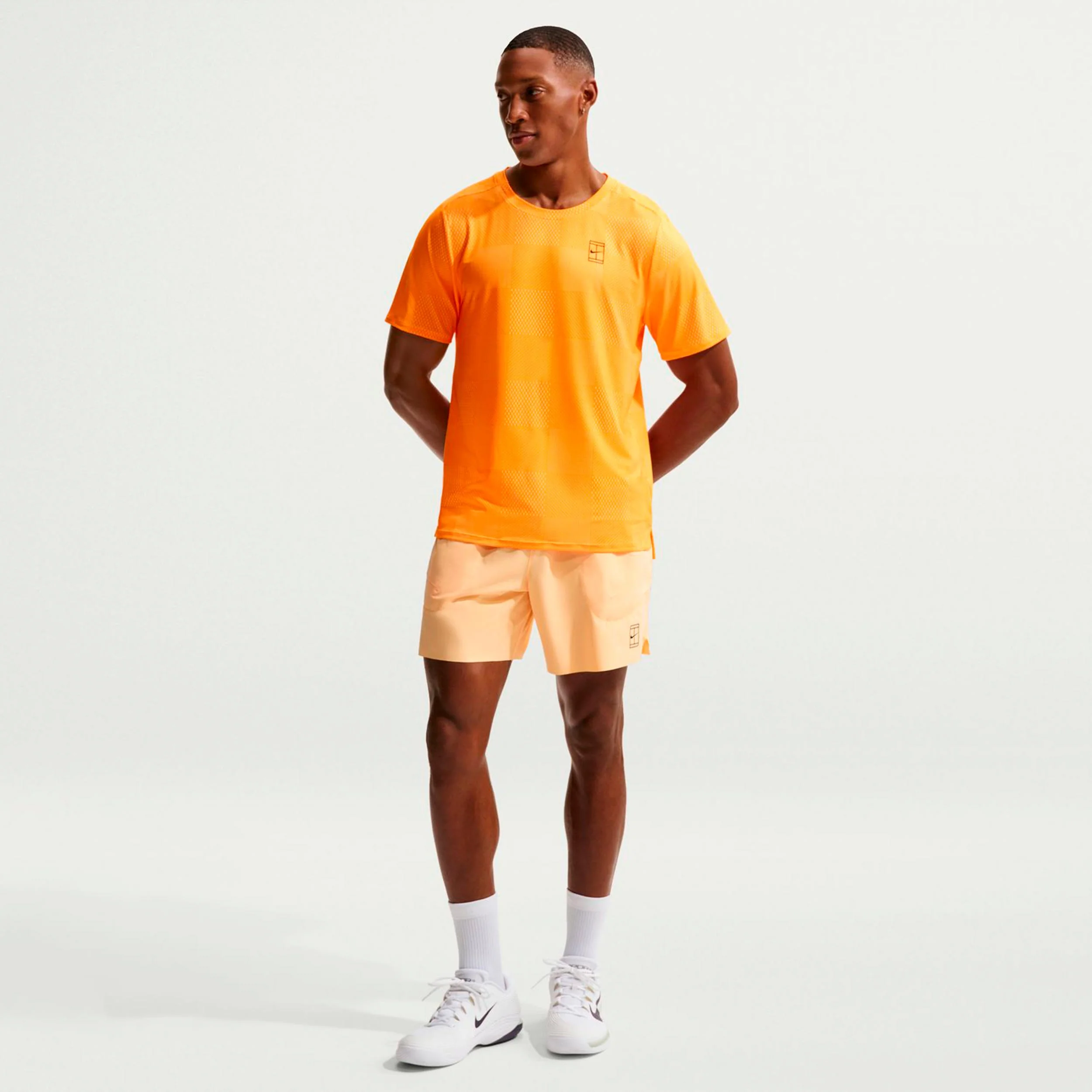 Carlos Alcaraz Court Dri-FIT Advantage 6in Shorts Hombres-amarillo - Image 2