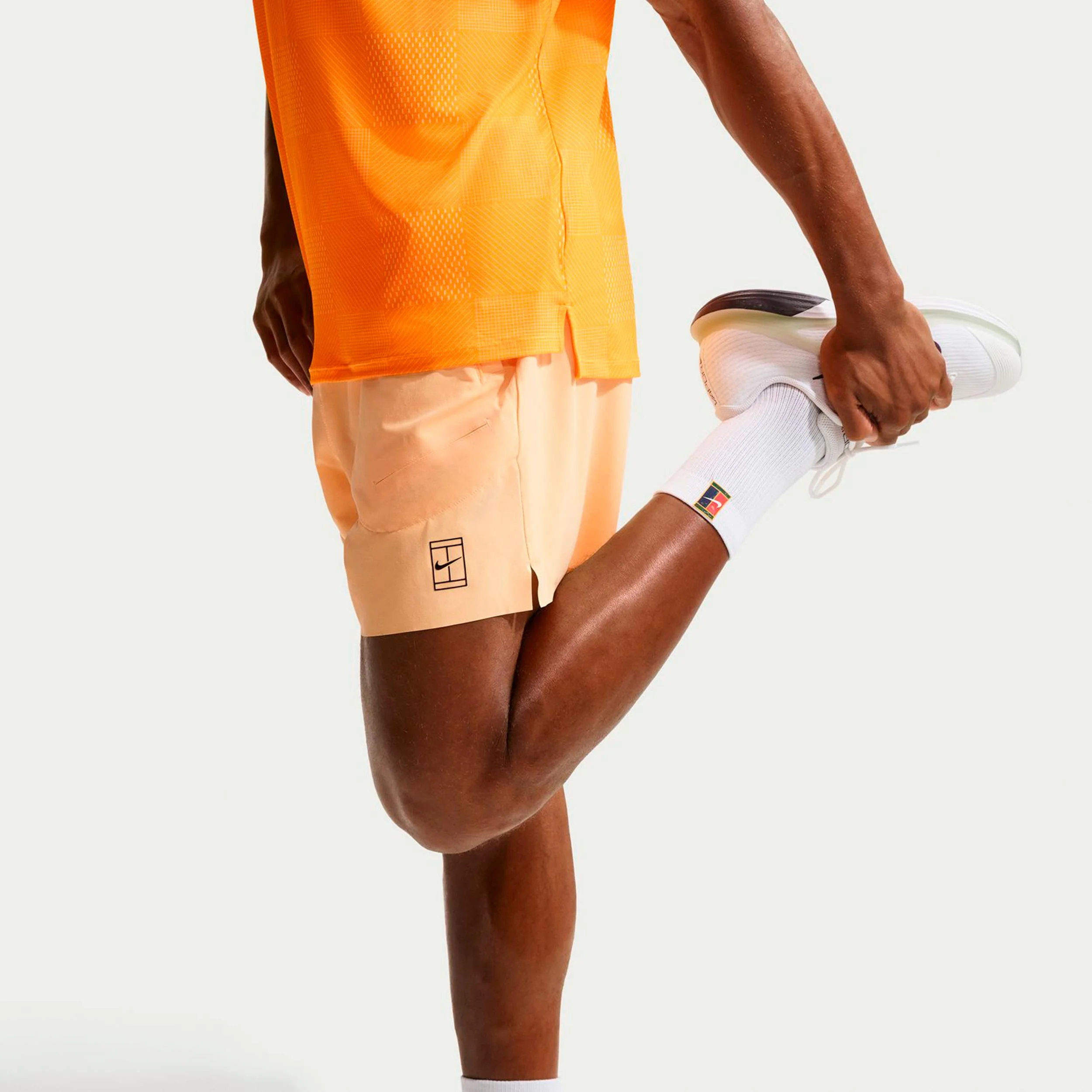 Carlos Alcaraz Court Dri-FIT Advantage 6in Shorts Hombres-amarillo - Image 5