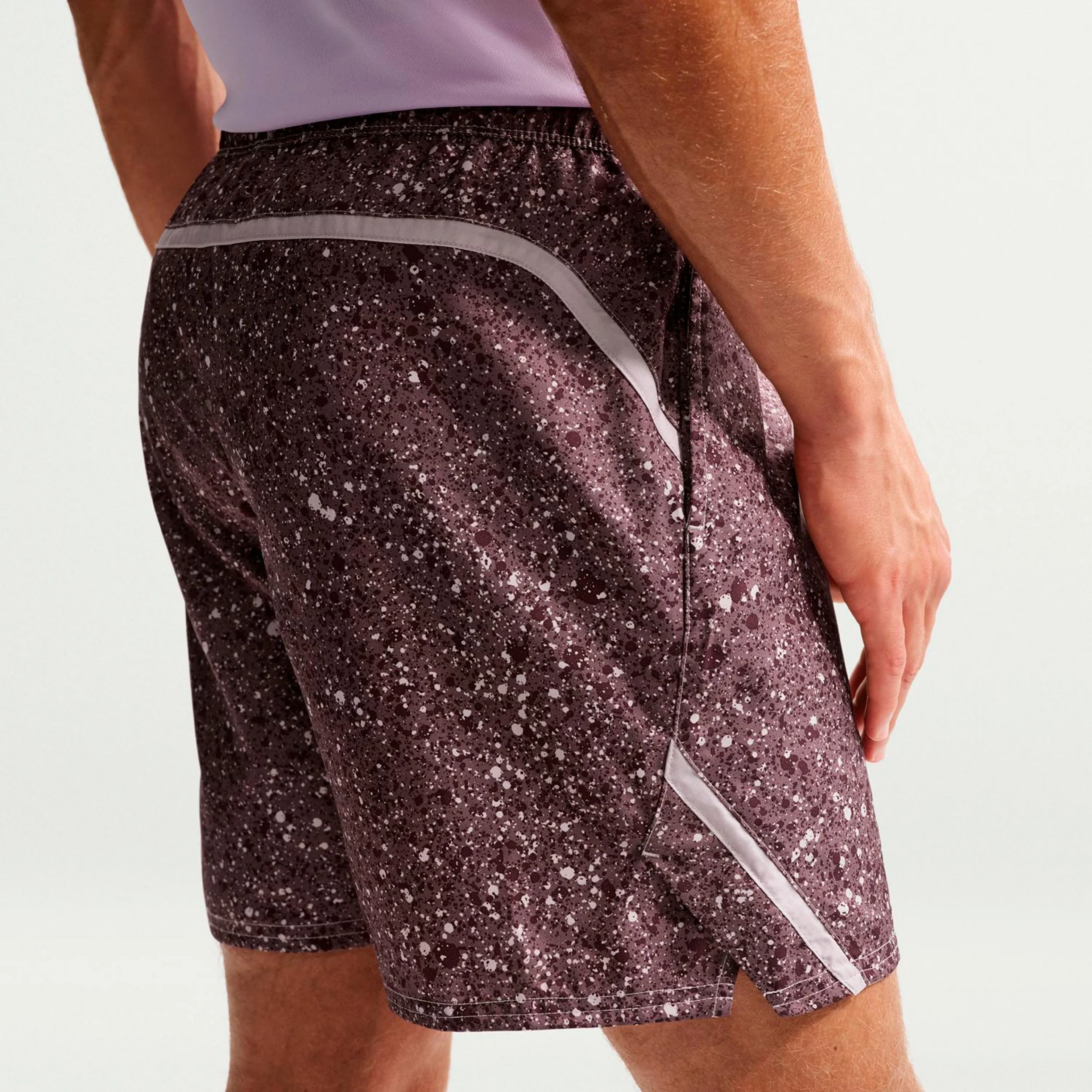 Court Dri-Fit Victory 7in Shorts Hombres - malva, multicolor - Image 4