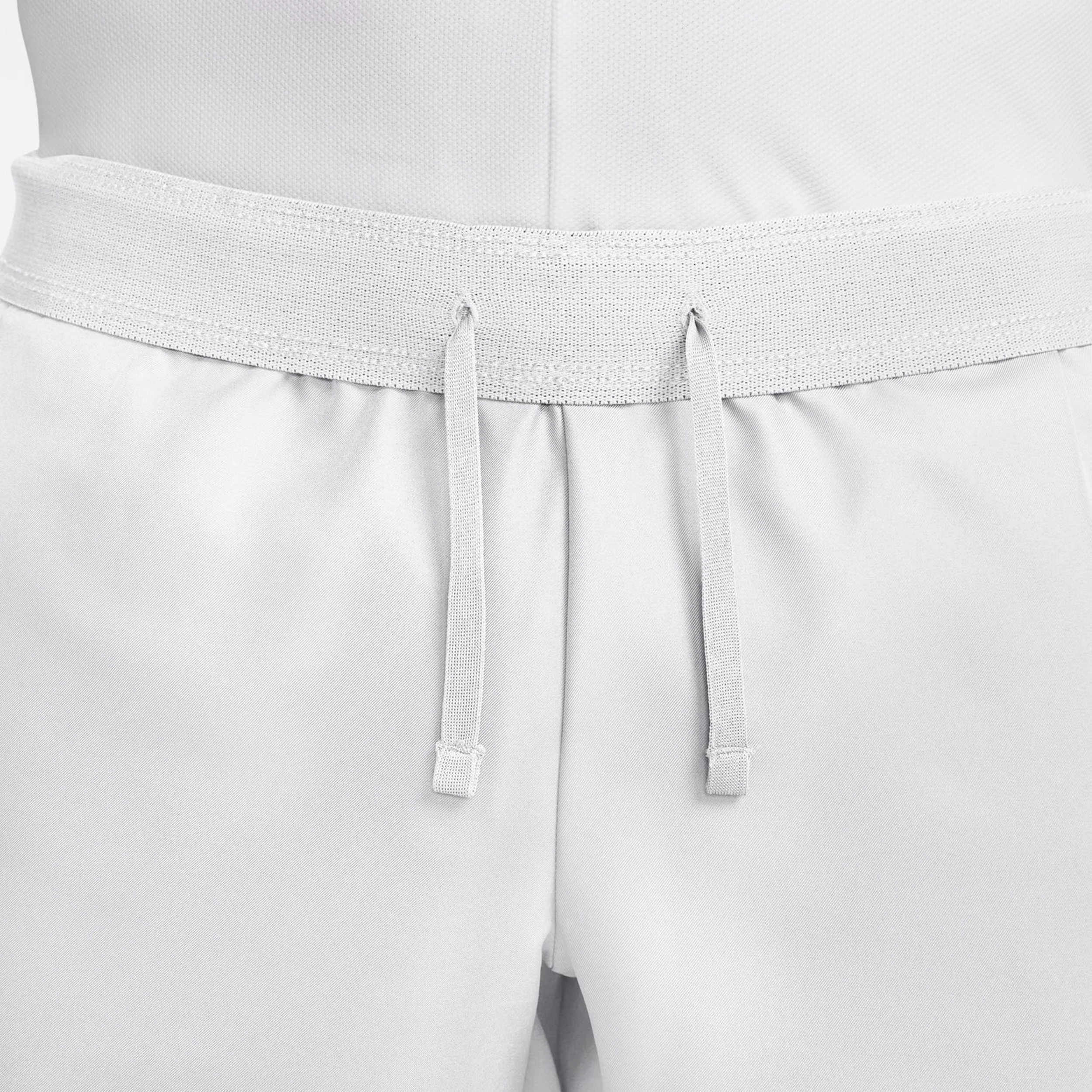Court Victory Dri-Fit 7in Shorts Hombres - blanco - Image 8