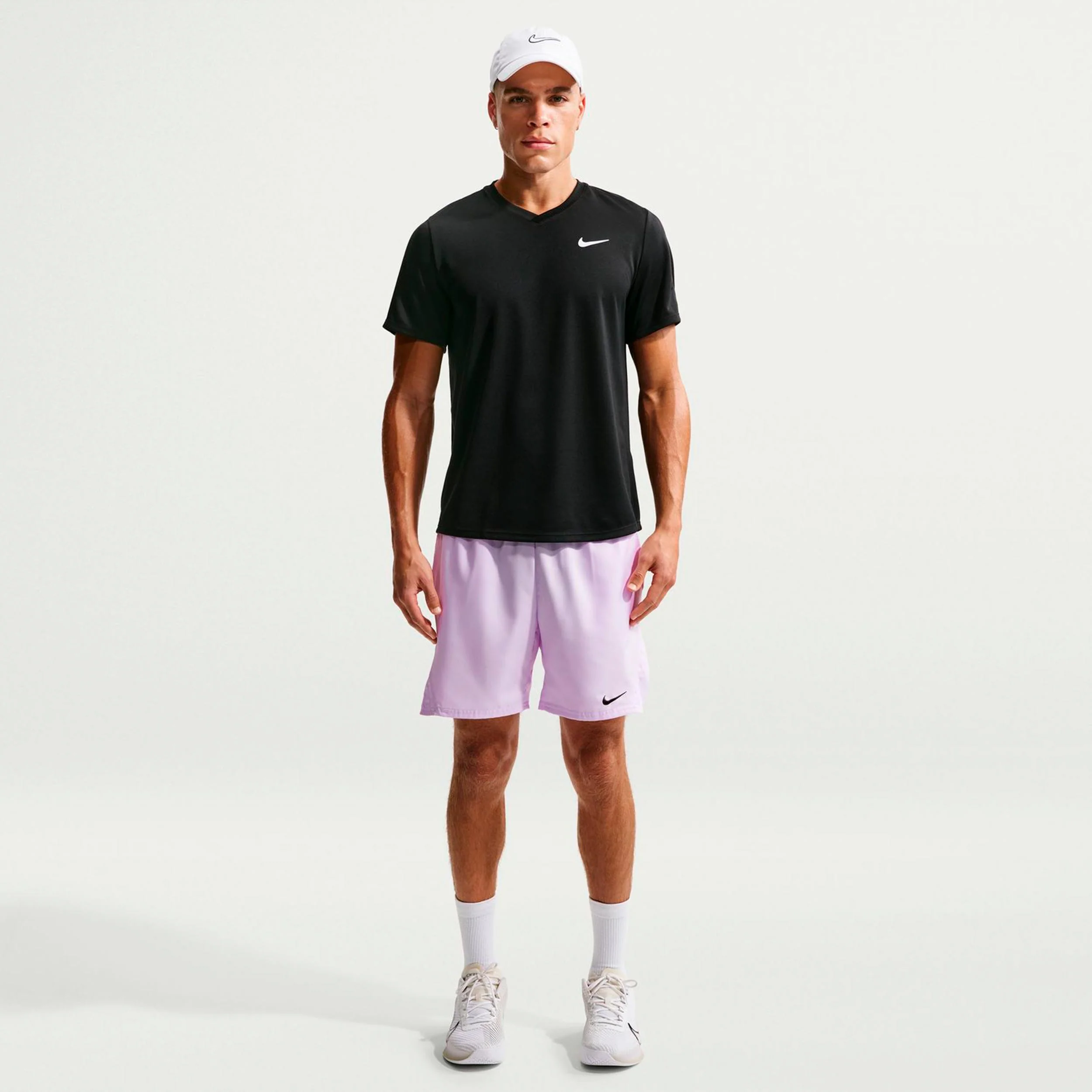 Court Victory Dri-Fit 7in Shorts Hombres - morado, negro - Image 2