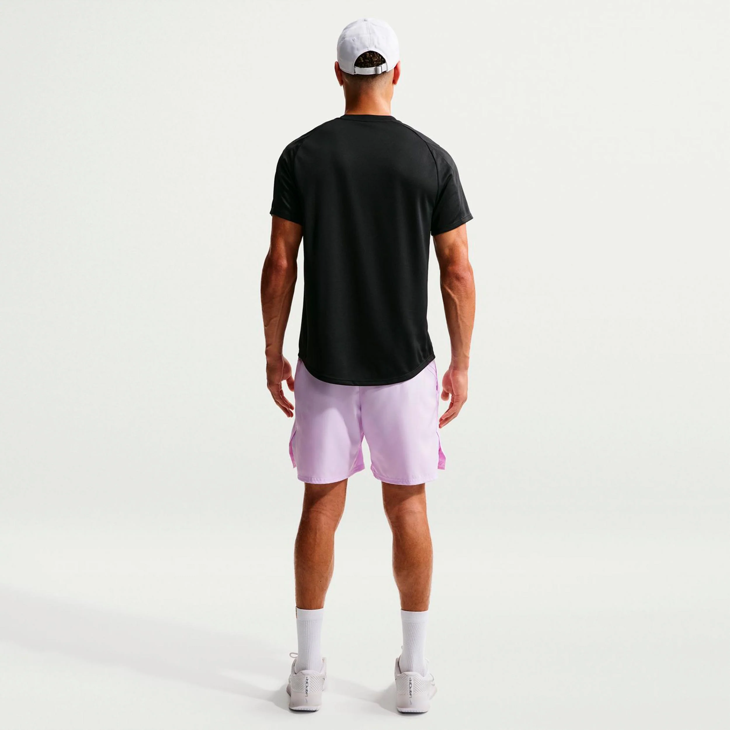 Court Victory Dri-Fit 7in Shorts Hombres - morado, negro - Image 3