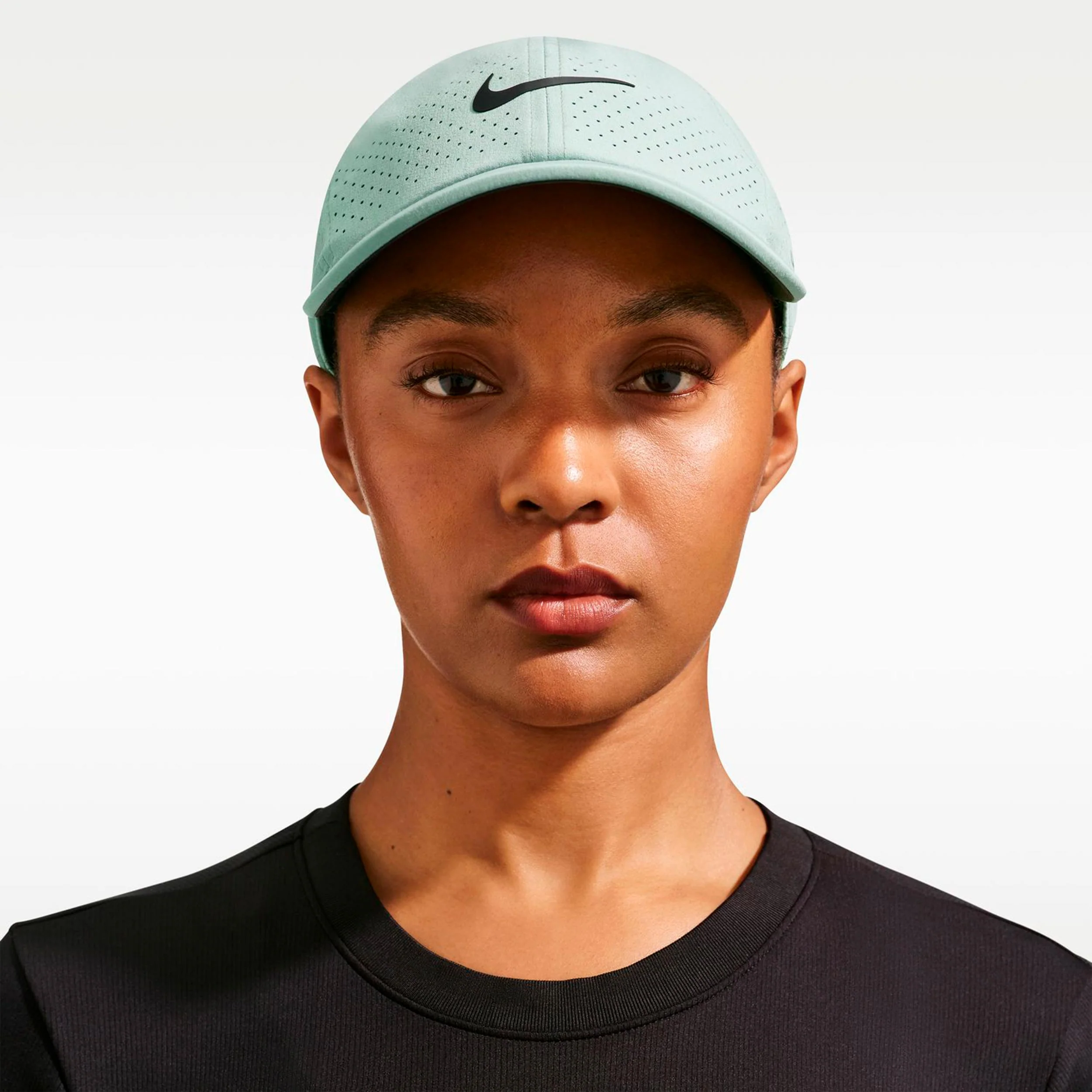 Dri-Fit Advantage Club Gorra Unisex - blanco rot, negro - Image 2