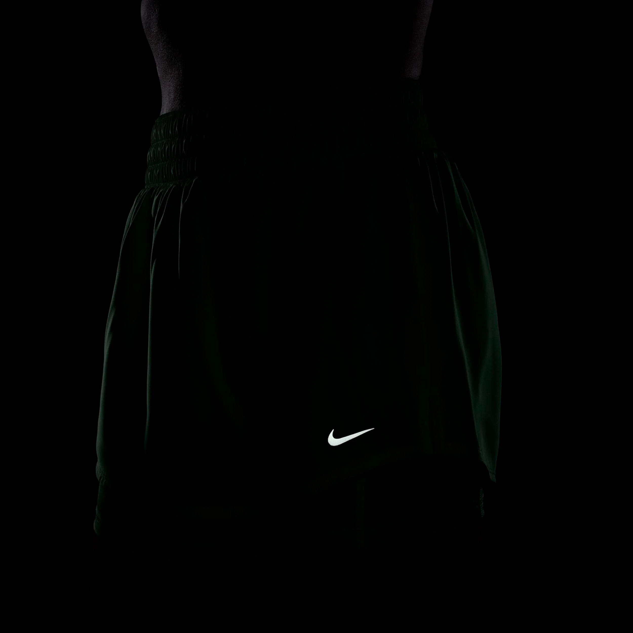 Dri-Fit One Mid Rise 2in1 3in Shorts con bolsillo para pelota Mujeres - salvia, blanco - Image 5