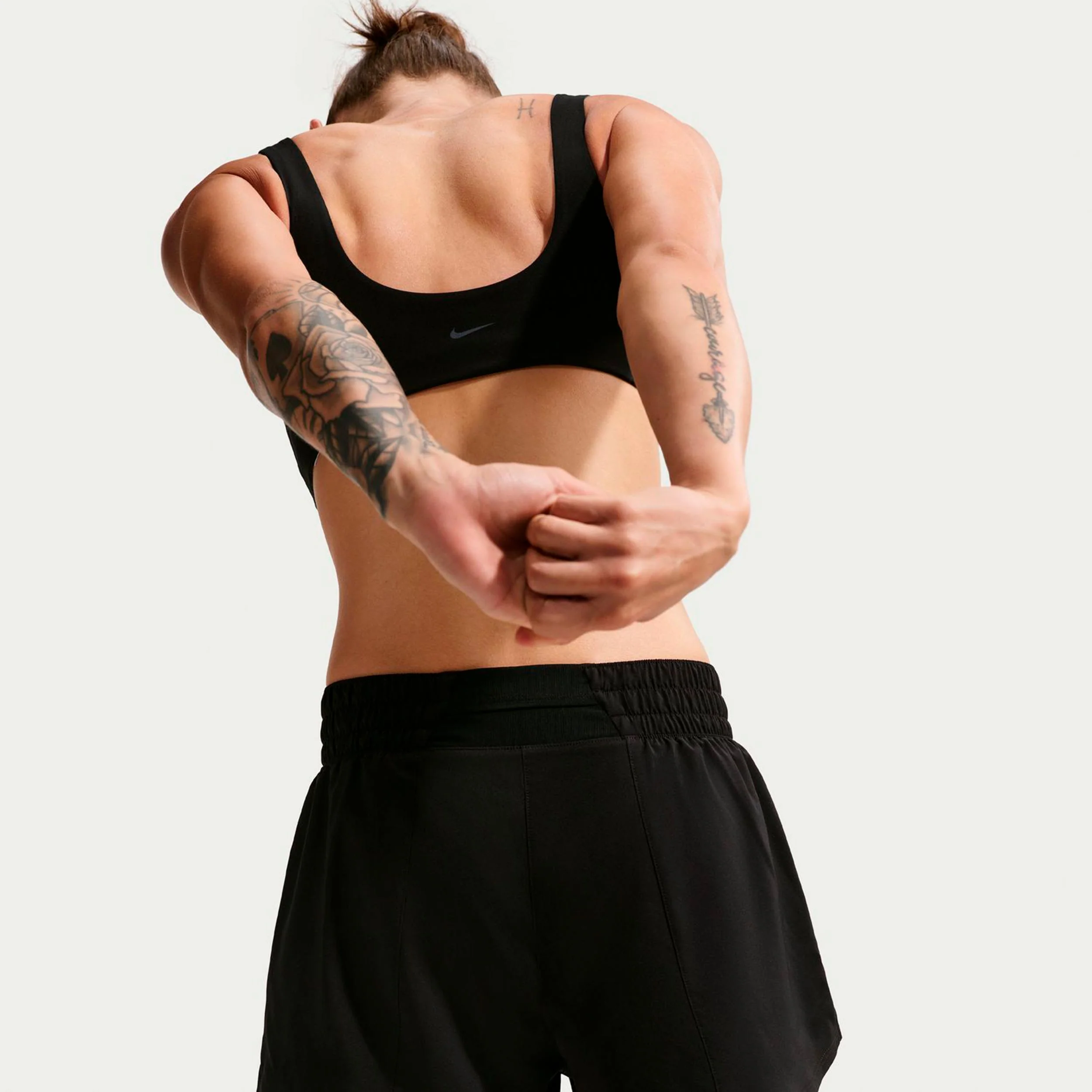 Dri-Fit One Mid Rise 2in1 3in Shorts Mujeres-negro, blanco - Image 4