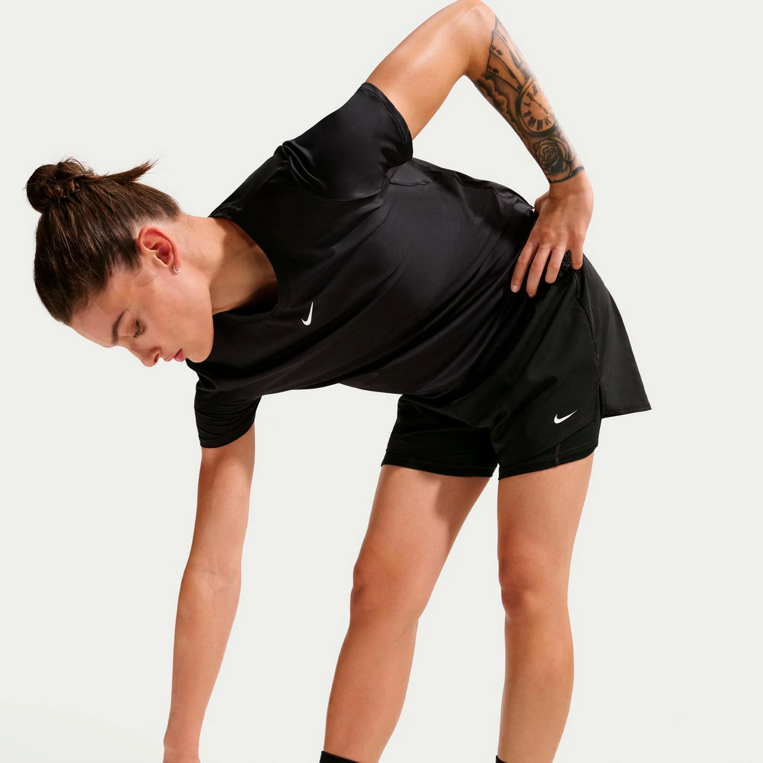 Dri-Fit One Mid Rise 2in1 3in Shorts Mujeres-negro, blanco - Image 5
