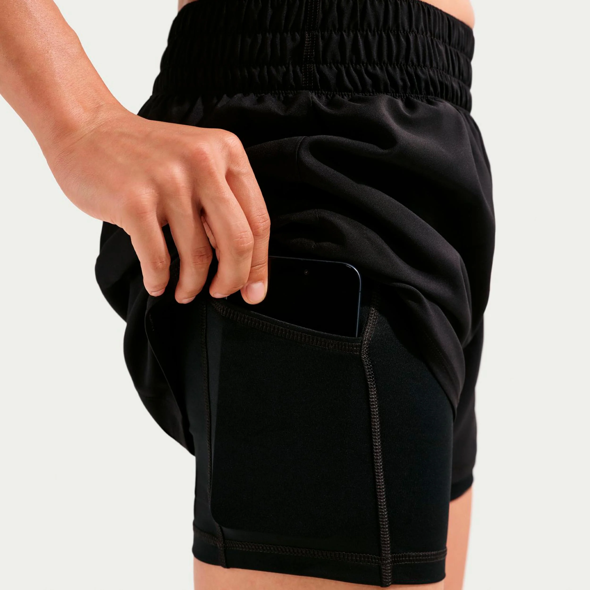 Dri-Fit One Mid Rise 2in1 3in Shorts Mujeres-negro, blanco - Image 6