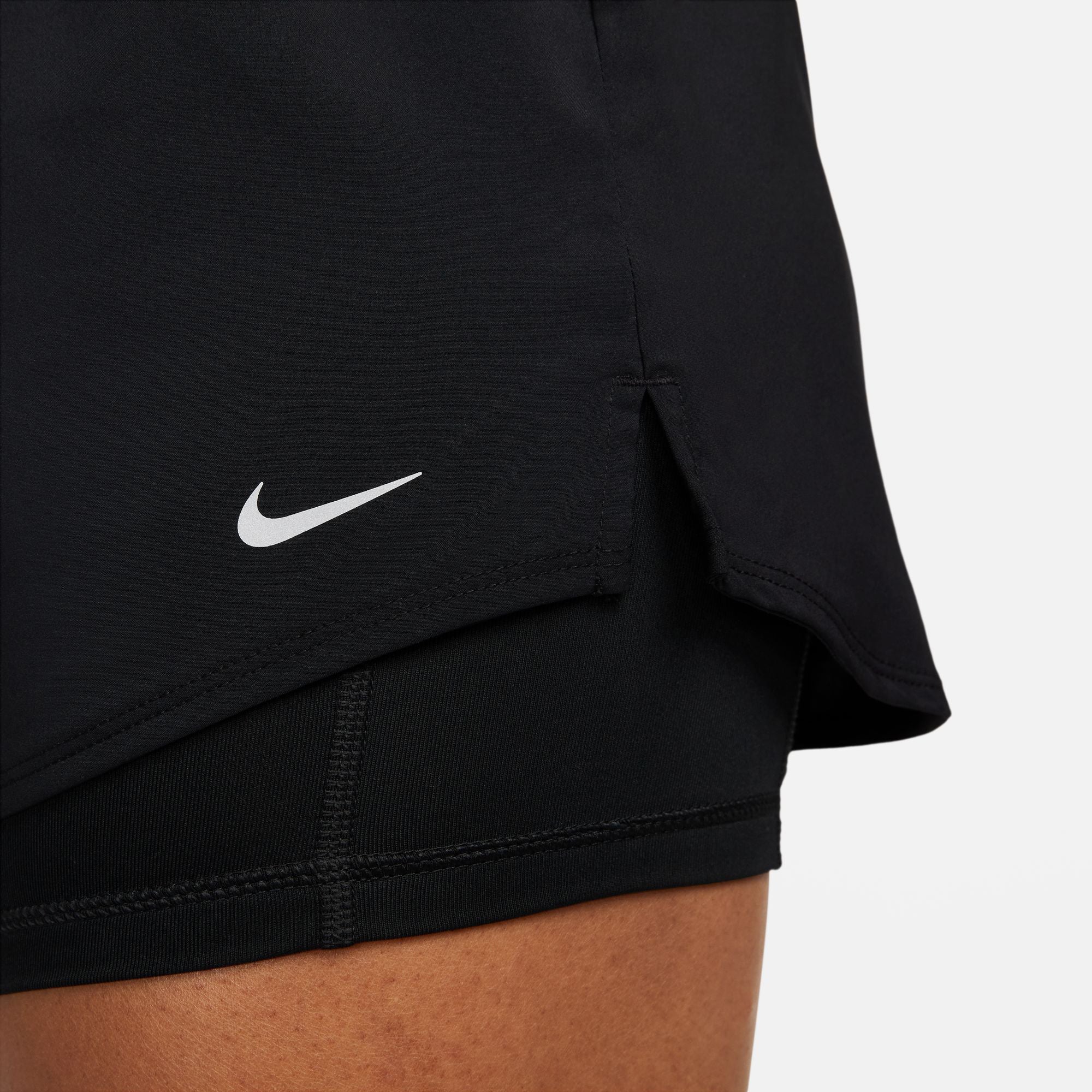 Dri-Fit One MR 2in1 Shorts Mujeres-Negro - Image 8