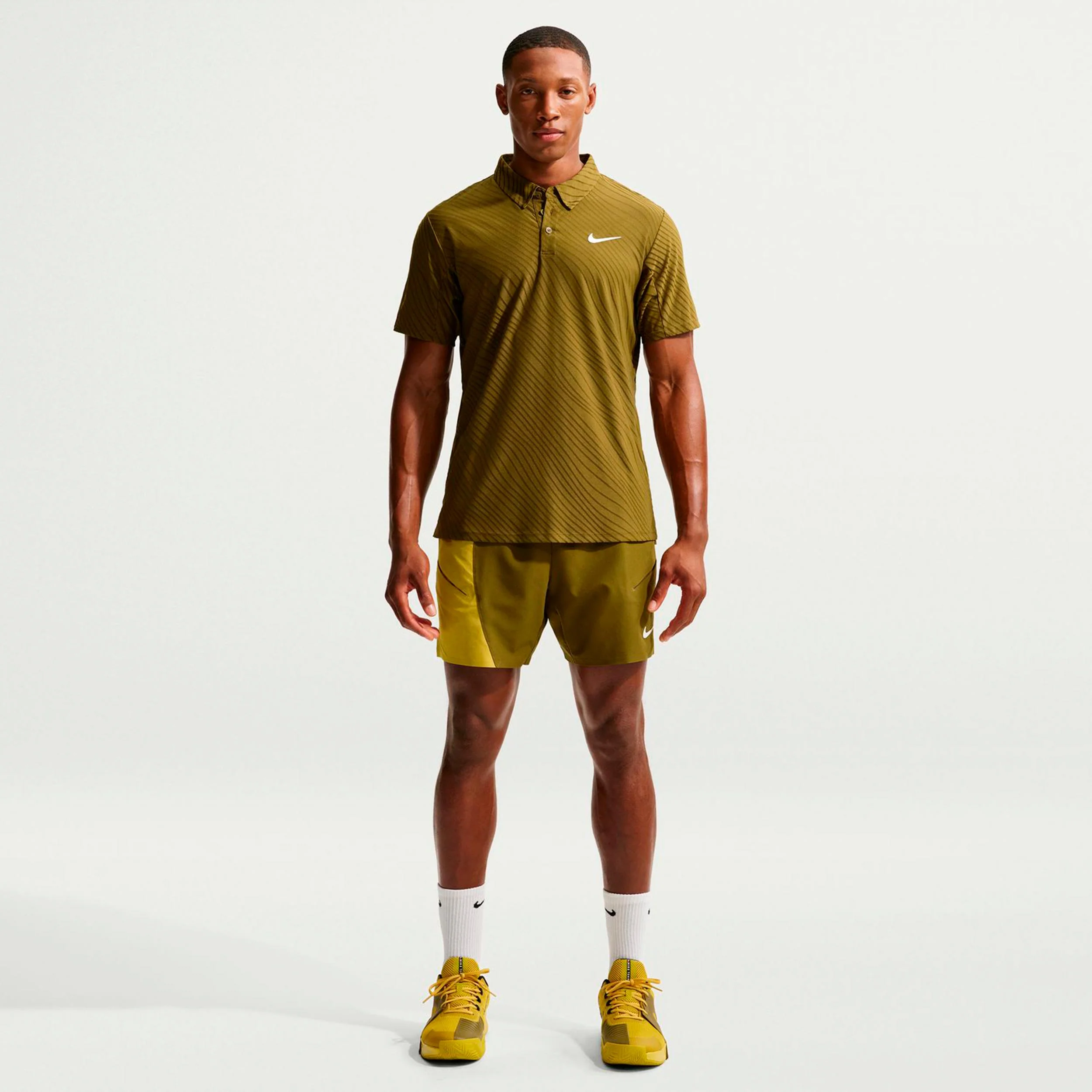 Jannik Sinner Court Dri-Fit Advantage Slam Polo Hombres-oliva, blanco - Image 2